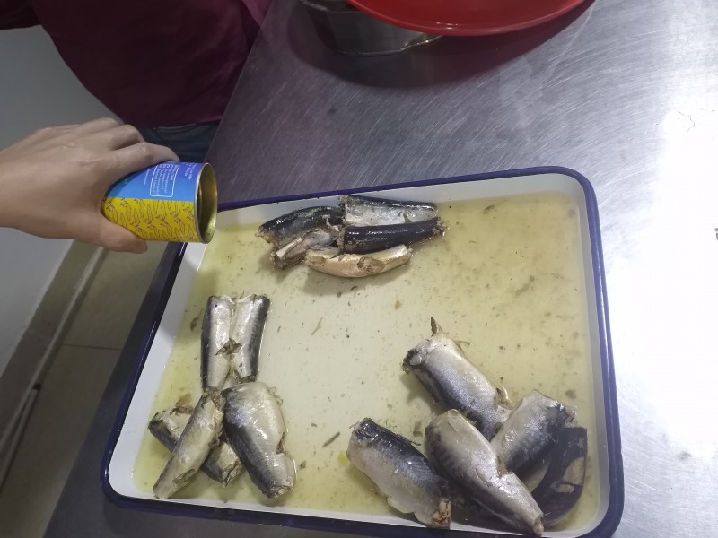 Canned salted mackerel