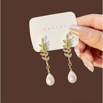 Women Pearl Leaf Earrings