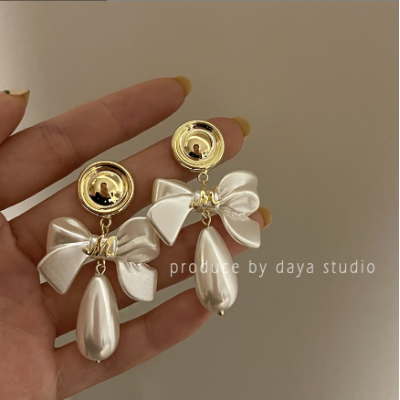 Women Fashion Pearl Earrings